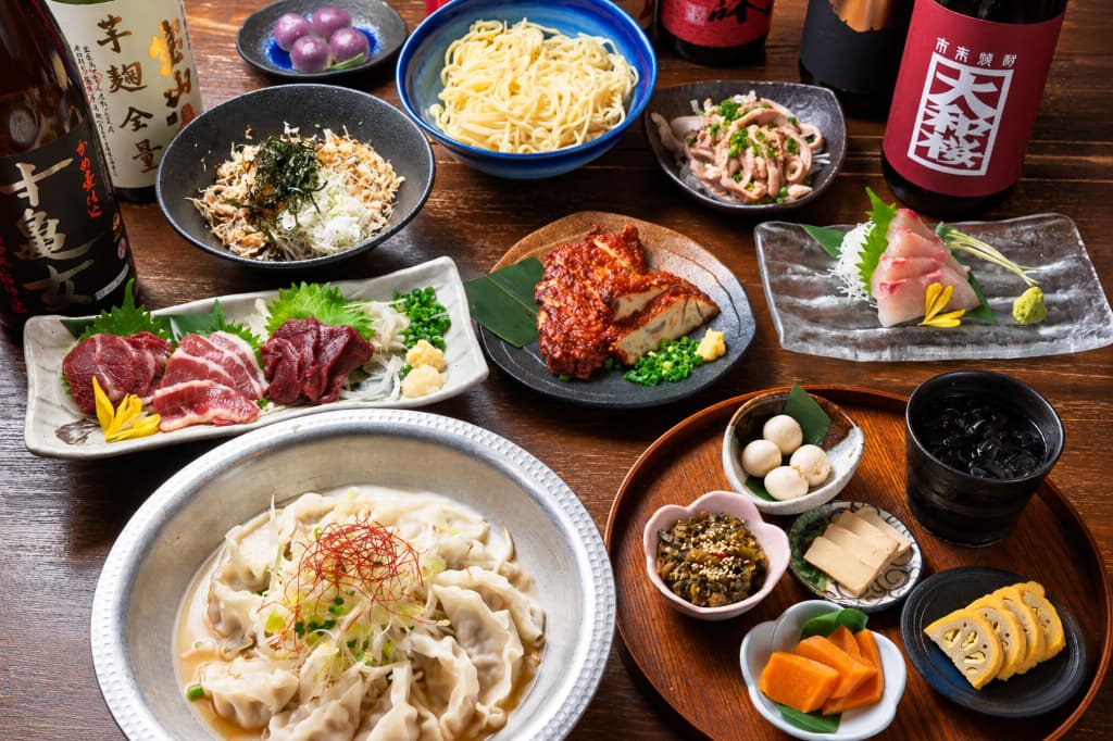 【2時間飲み放題付き】濃厚博多炊き餃子・新鮮馬刺しの屋久島コース 〈全10品〉　6,500円（税込）
